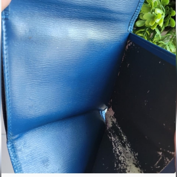 LOUIS VUITTON Blue epi snap bi fold wallet - Picture 4 of 9